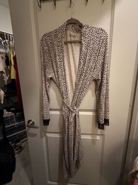 Victoria's Secret Black & Cream Leopard Wrap Robe